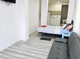 Apartamentos Lindux Airport, hotel v destinaci Manises