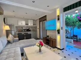 Villa 3 Corniche, Charming Seaside Villa with Jacuzzi, Carrousel Mall Rabat