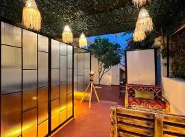Villa 3 Charme avec Vue sur Mer, Jacuzzi Privé, Face au Carrousel Mall Rabat