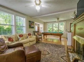 Historic 4BR Colonial with Pool Table and Fire Pit