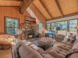 The Abba's Nest with Hot Tub BBQ and Large Backyard!