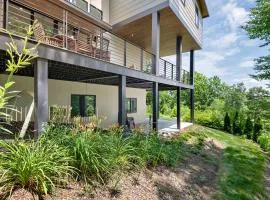 Luxe 5BR with Home Theater, Pool Table and Firepit