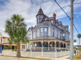 Palatka में, होटल 'Grand Gables' Home: 1 Block to St Johns River!