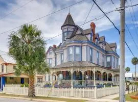 'Grand Gables' Home: 1 Block to St Johns River!