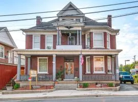 1 Mi to Dtwn Cumberland Historic Apt with Patio!