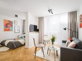 Juicy Studio for 2-3 in the buzzing city centre of Warsaw Metro Central Station