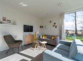 Bungalow near Dutch Beach and Bulb Fields, ξενοδοχείο σε Sint Maartensvlotbrug