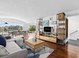Spectacular Views and Tranquil Retreat in Los Feliz