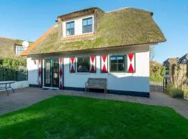 Villa near beach with sauna and fenced garden