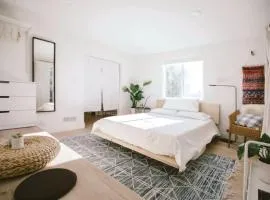 Private and Quiet Los Feliz Guest Suite with VIEWS