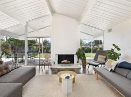 Eichler Mid-Century Perfect WFH, Relax and Entertain, hotel i Orange