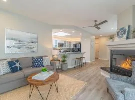 NEW Charming Beach Style Condo Steps to the Sand