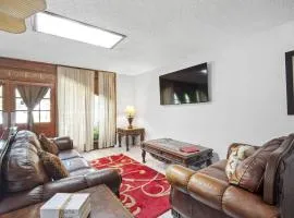 Calm and Spacious Retreat Family Ready Escape