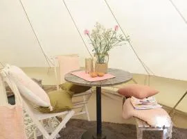 Charming Tent lodge with garden