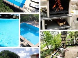 Piedra Libre Apartamentos, pet-friendly hotel in Manzanares el Real