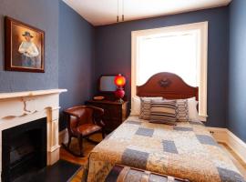Wyatt Earp - Historic Hotel Room, hotel en Cimarron