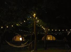 Glamping Riverside Skadar lake, hotel i Železnička Stanica Zeta