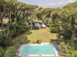 Luxury Villa with Swimming pool at 700 meters from the sea