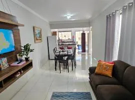 Casa confortável, com 3 quartos, bem localizada!