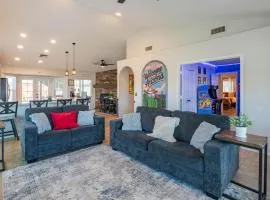 4BR - Arcades, Putting Green, Fire Pit, Themed Rooms
