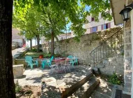 Charmante maisonnette à Blavozy, proche du Puy-en-Velay, avec terrasse privative, WiFi, et parking - FR-1-582-57