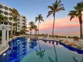 Mykonos 1BR apt recently remodeled next to beach big pool