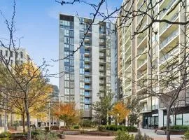 Patio Mt view 1BR apt in CBD near ANU and museum with free parking and WiFi