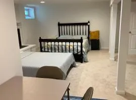 basement Two queen beds with private bathroom in Lexington