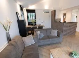 Deluxe Canal-Side Stay, cleaning included