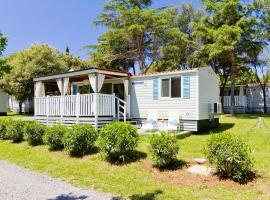 Quality Mobile Homes in Camping Kazela, готель у місті Медулин