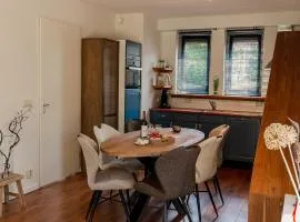 Cozy Forest-Edge Getaway, cleaning included