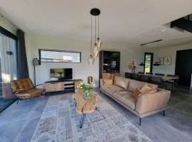 Water Villa in Balk by Slotermeer Lake, cleaning included