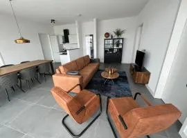 Villa w Hot Tub & Jetty, cleaning included