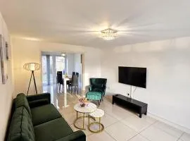 Spacious Modern 4BD House