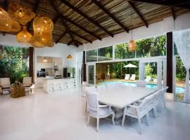 Villa Frida - Private Beachfront Villa