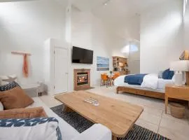 Montara Penthouse Elevated Comfort Above Downtown Half Moon Bay