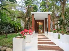 Villa Paparazzi - Private Beachfront Villa