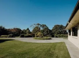 Mt Taranaki Vista - rural escape with scenic views