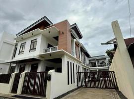 DADOORS Apartment，伊洛伊洛的有停車位的飯店