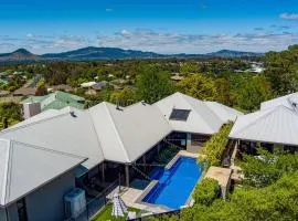 Red Lotus Guesthouse - A Grand Valley Views Escape