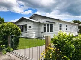 The Brooklands Bungalow - charming garden cottage、ニュープリマスのバンガロー