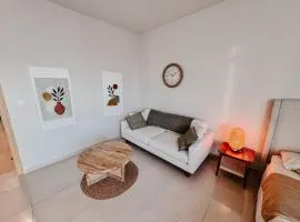 Boho Chic Studio, Pool & Gym