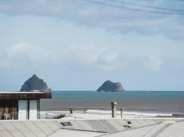 Holiday on Hamblyn - 2 BR home near Fitzroy Beach