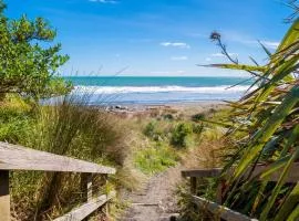 Fabulous In Fitzroy - seconds to Fitzroy Beach