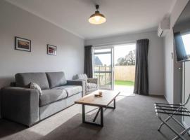 The Window Seat - pet-friendly 1BR apartment