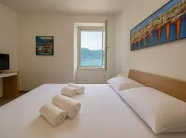 LAKEFRONT HOME RESIDENZA IL GALLO IN RIVA AL LAGo