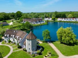 Pepperpot Lakeside Lodge on Isis & Windrush Lakes in the Cotswold Lakes, cabin in South Cerney