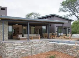 Villa Tau