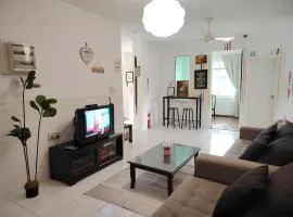 Natol Homestay - Kuching Home Penthouse Airport Road