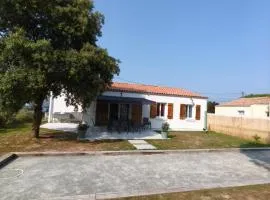Maison familiale et conviviale proche océan avec terrain de pétanque